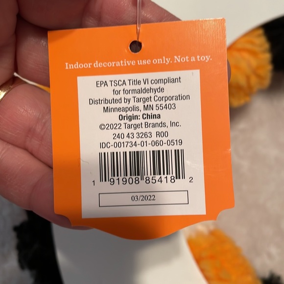 Halloween pompom wreath NWT - Picture 5 of 8